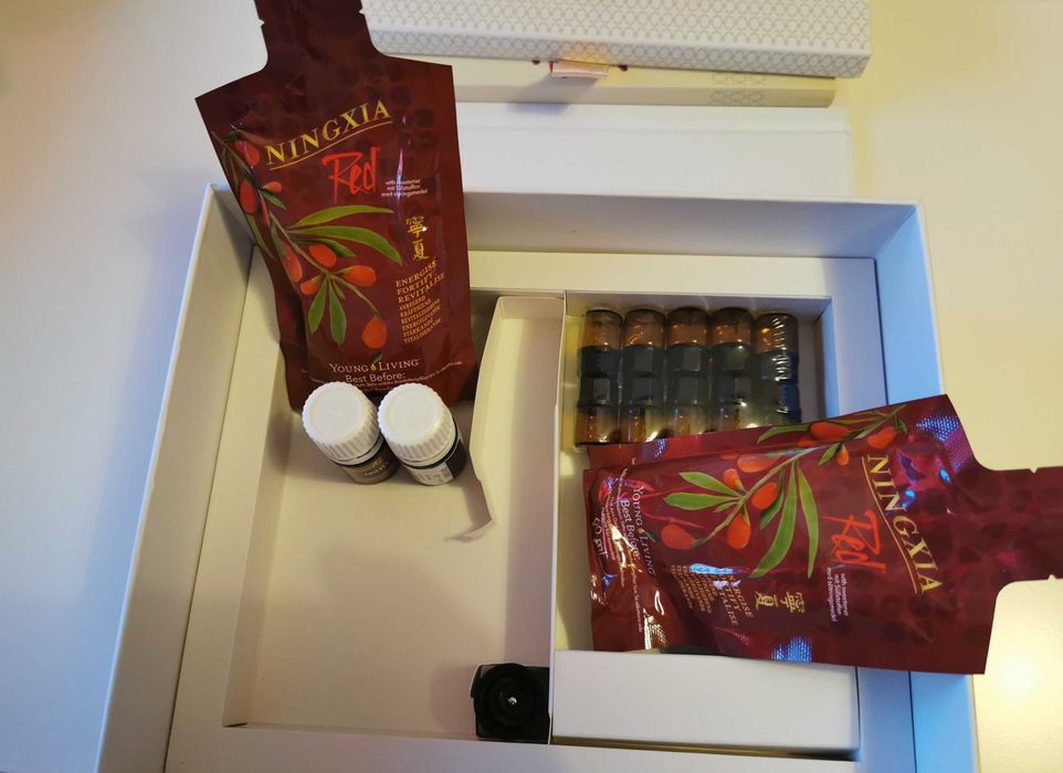 Young Living - Kit Inicial Dewdrop + difusor + 12 óleos essenciais