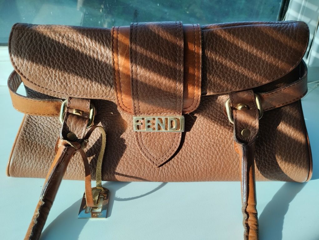 Жіноча шкіряна сумочка FENDI