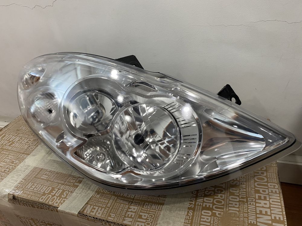 Farol Direito Renault Master