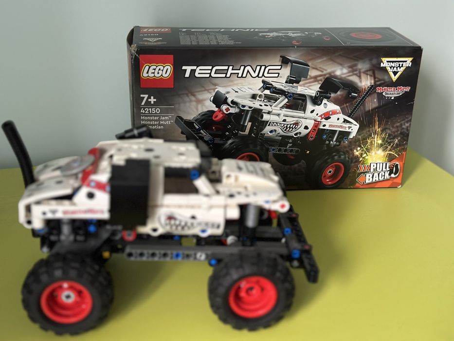 LEGO Technic Автомобіль для перегонів NEOM McLaren