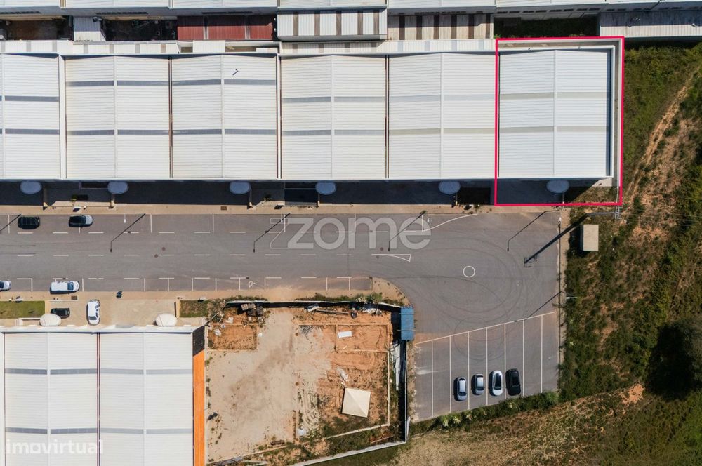 Pavilhão para arrendamento com 460m2 em Oleiros - Vila Verde