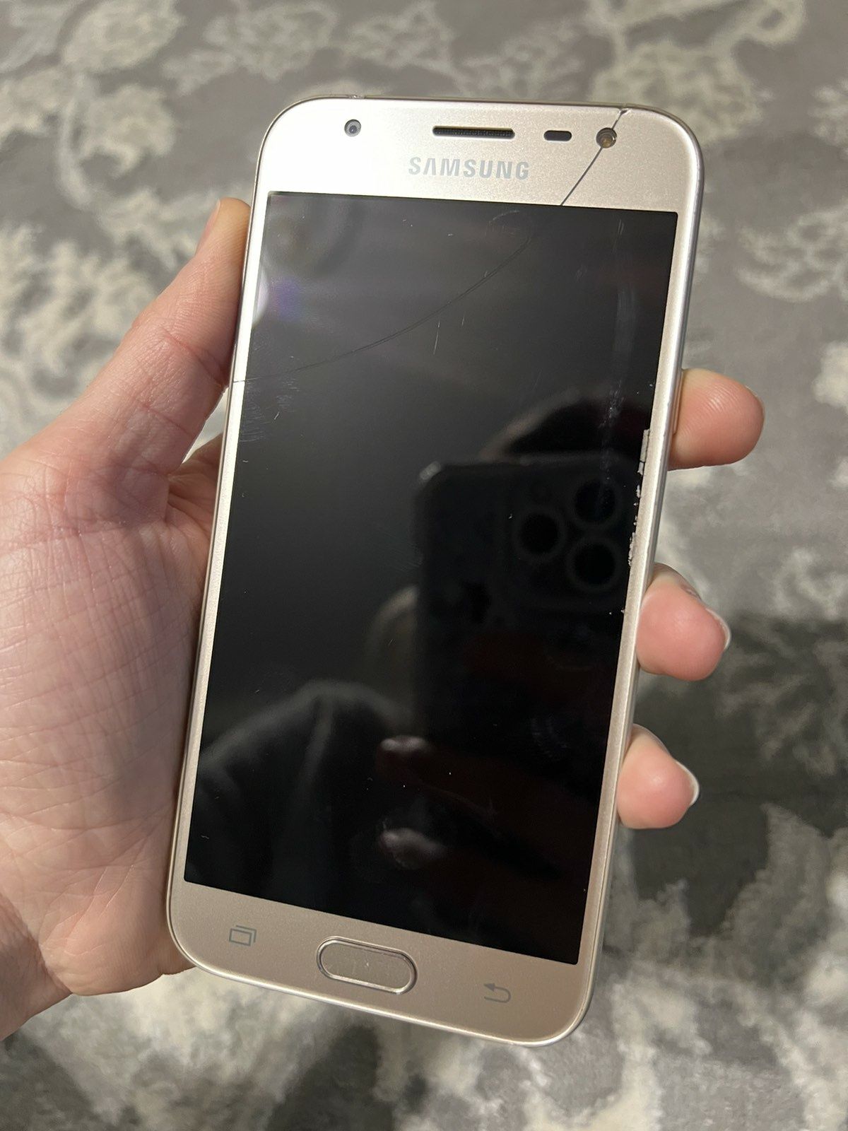 Мобільний телефон Samsung Galaxy J3 (2017)