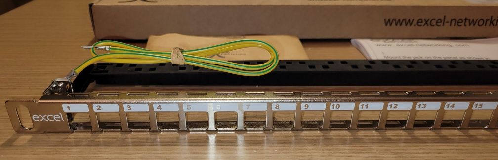 19 cali 24 porty keystone patch panel 1/2U