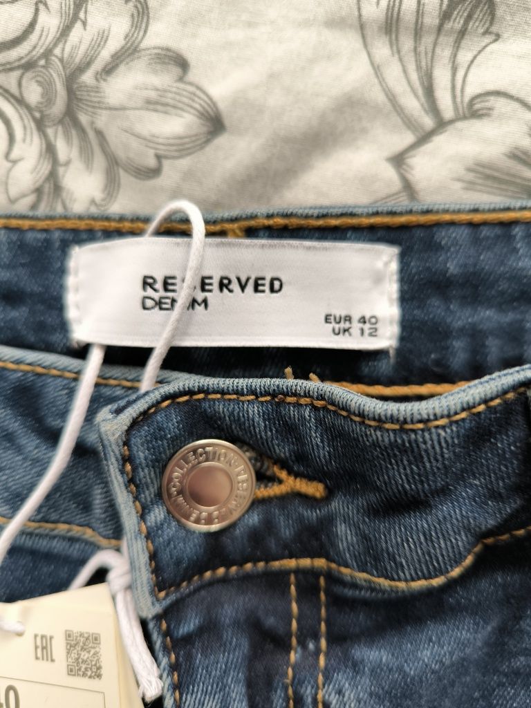 Jeansy spodnie jeansowe slim mid rise Reserved