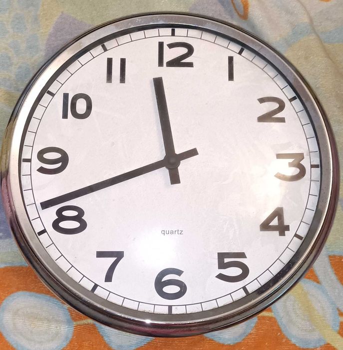 Relógio do IKEA minimalista