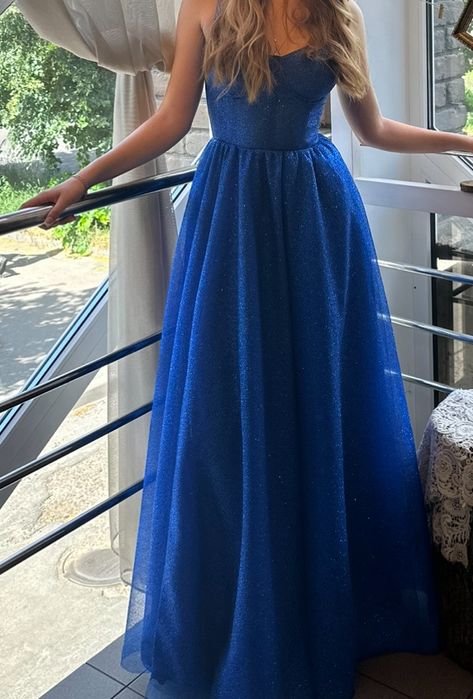 Випускна сукня з розрізом,колір електрик