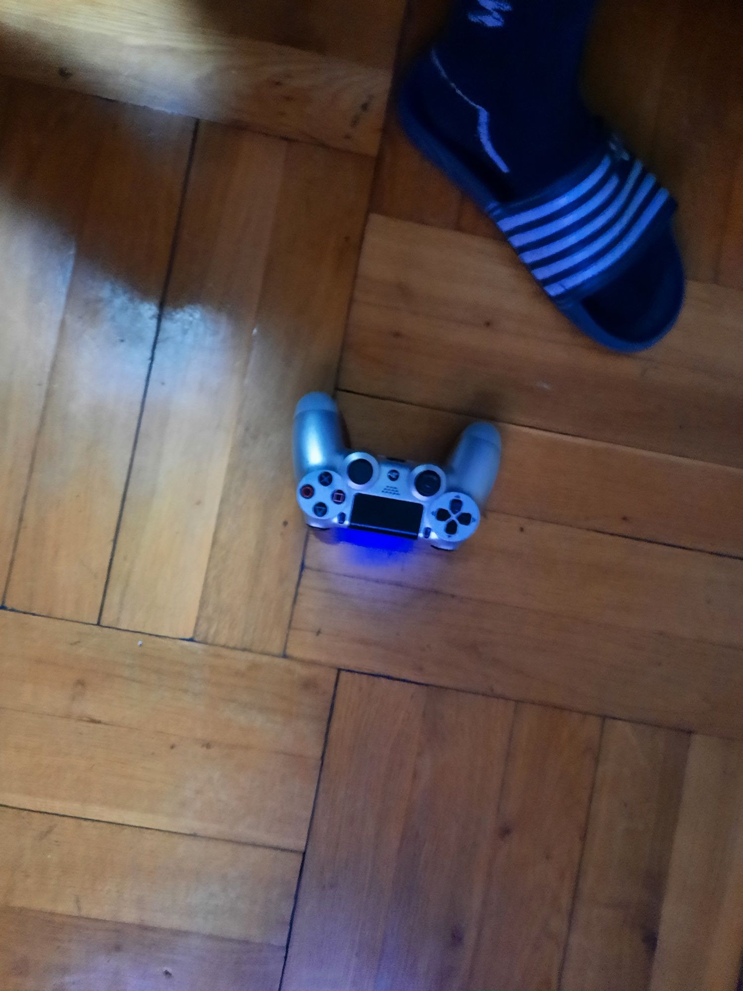 PlayStation 4 i 2 pady