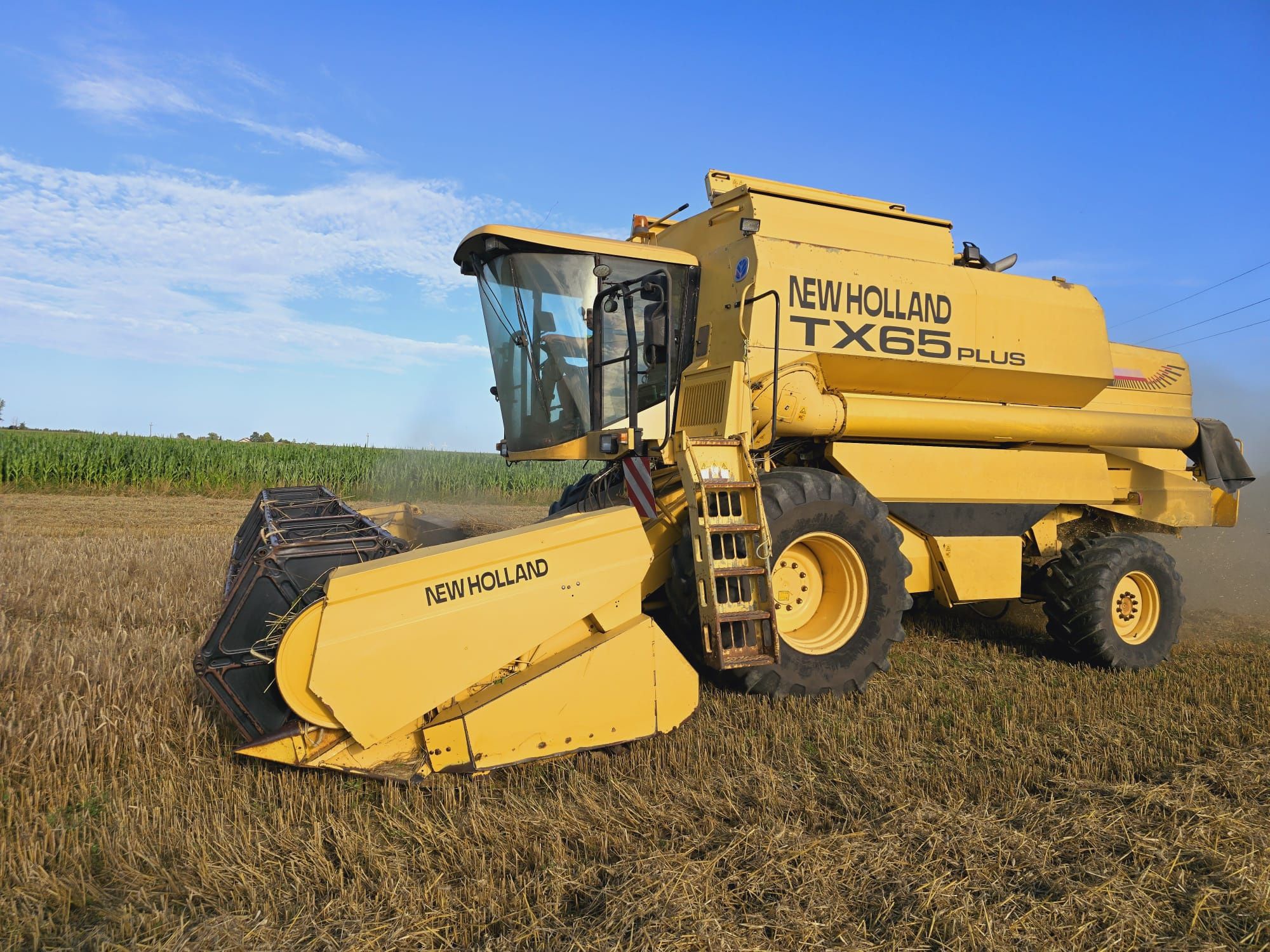 New Holland TX 65 PLUS napęd 4x4 heder 5m sprowadzony (62,64,66,67,68)