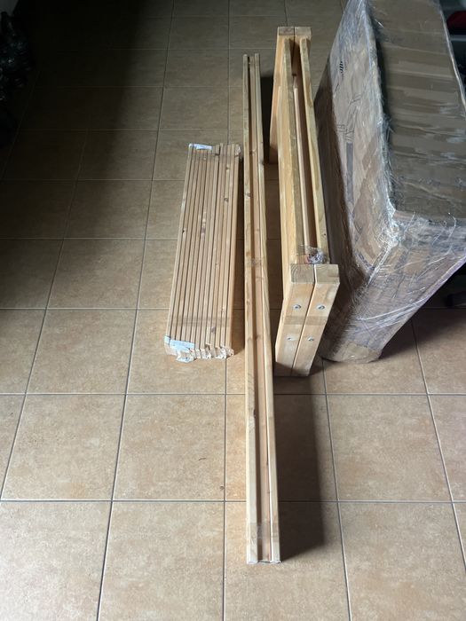 Drewniane lóżko JYSK + stelaż