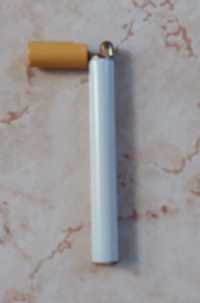 Isqueiro em formato de cigarro