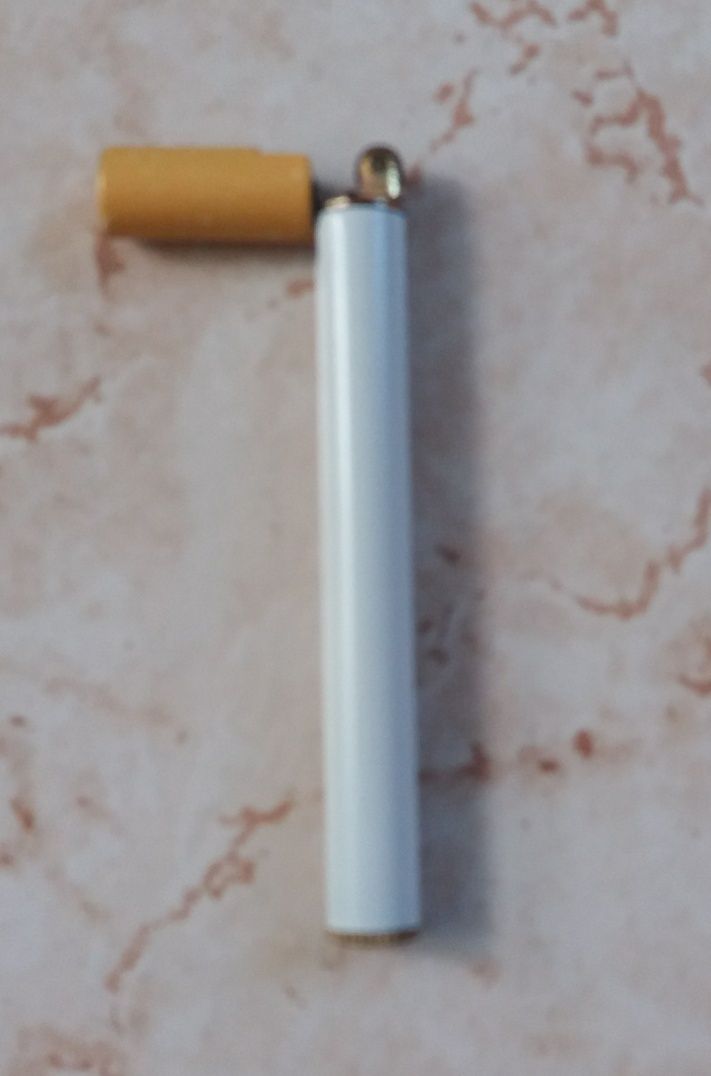 Isqueiro em formato de cigarro