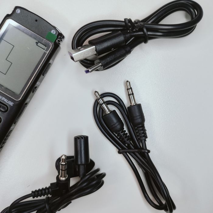 Dyktafon z akcesoriami