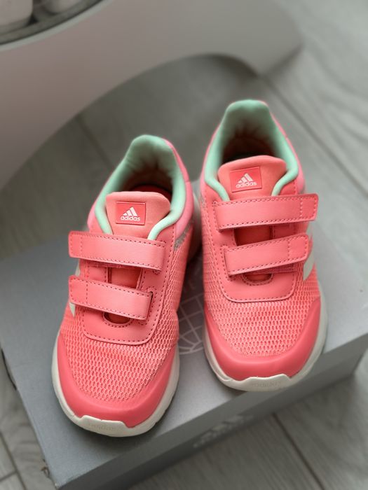 Кроссовки adidas на девочку