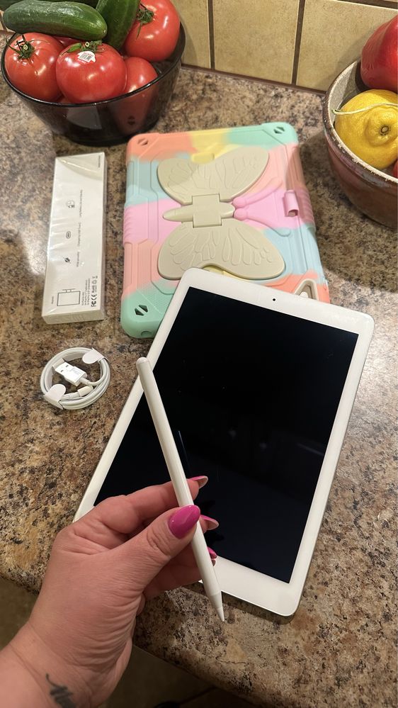 Tablet iPad Apple Retina + nowy rysik - TOUCH ID - super stan