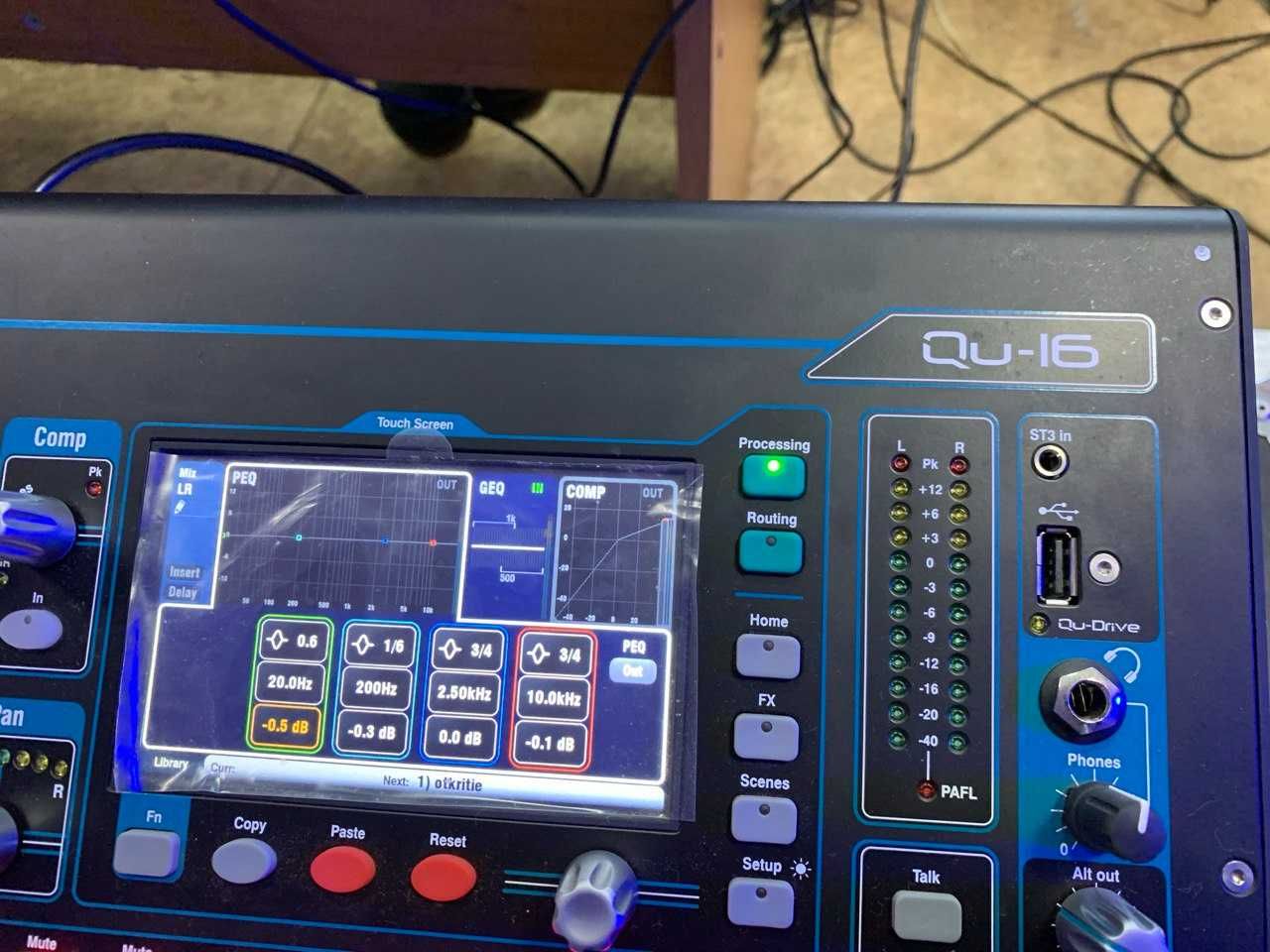 Цифровий мікшерний пульт Allen Heath Qu-16C