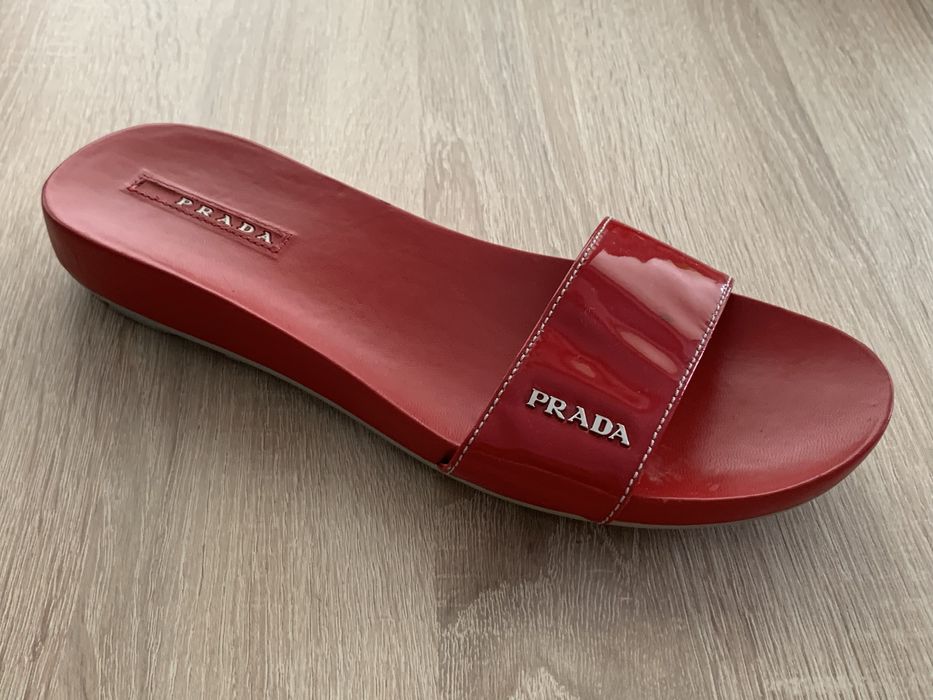 Prada_Italy_Czerwone Klapki Klasyczne Damskie Buty_39_26 cm