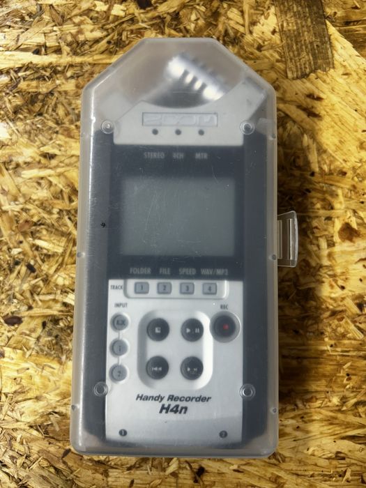 Zoom H4n recorder