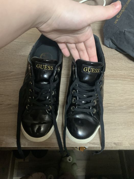 Кросівки GUESS, торг
