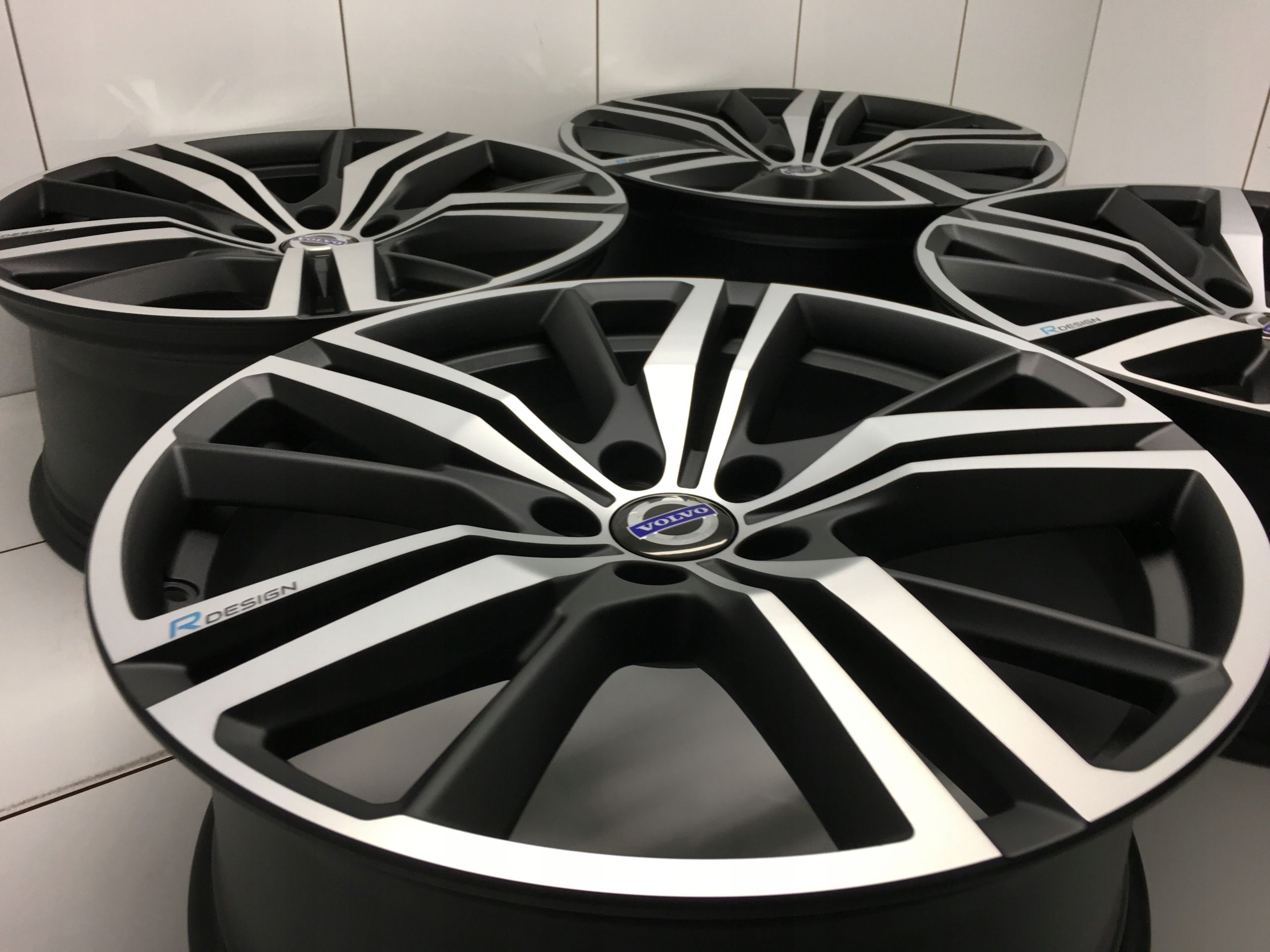 Felgi 19 Volvo r Design Ideal 8 ET42 XC60 XC40 V70
