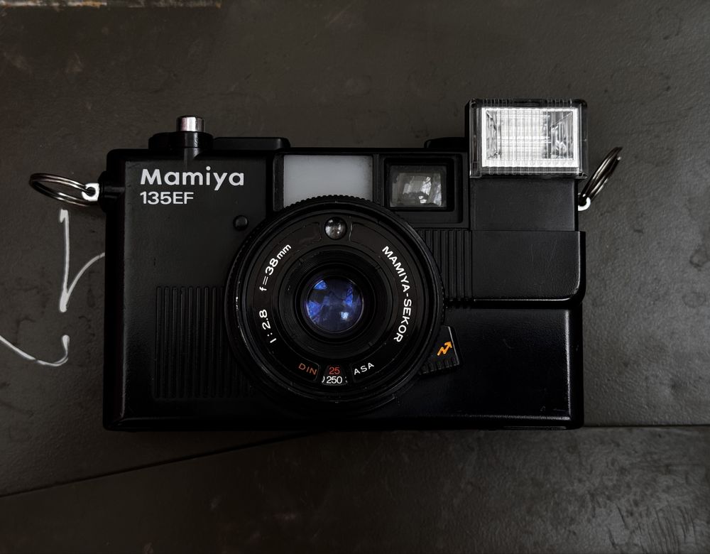 Плівкова фотокамера Mamiya 135EF