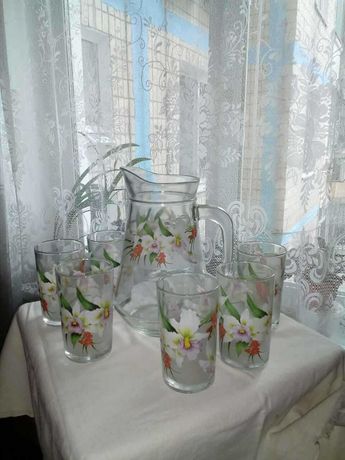 Набор стаканов с кувшином