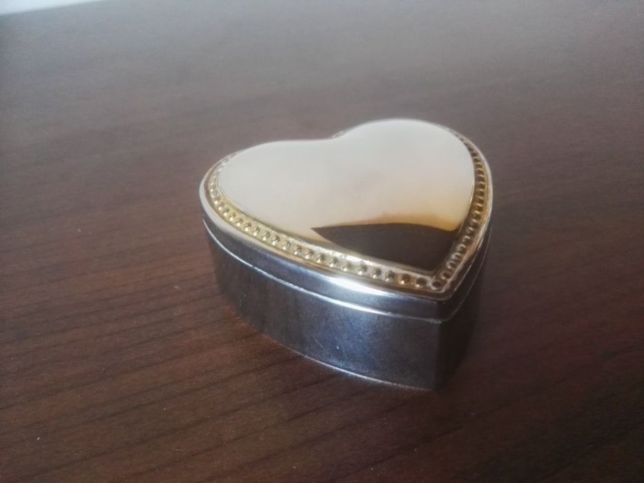 Platerowane pudełko na biżuterię w kształcie serca