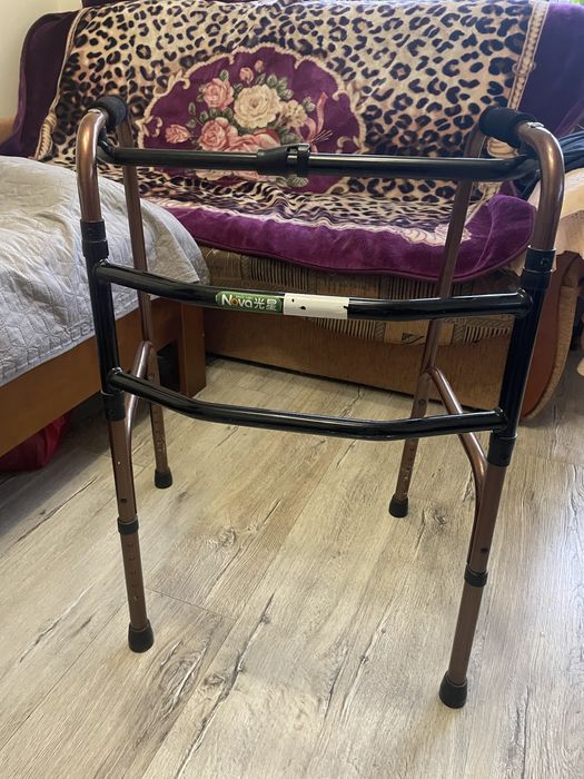 Ходуни крокуючі фіксовані для людей похилого віку