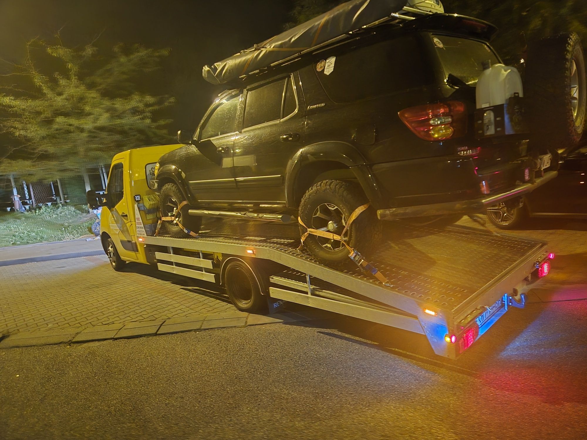 Pomoc drogowa laweta transport aut maszyn autolaweta transport busów