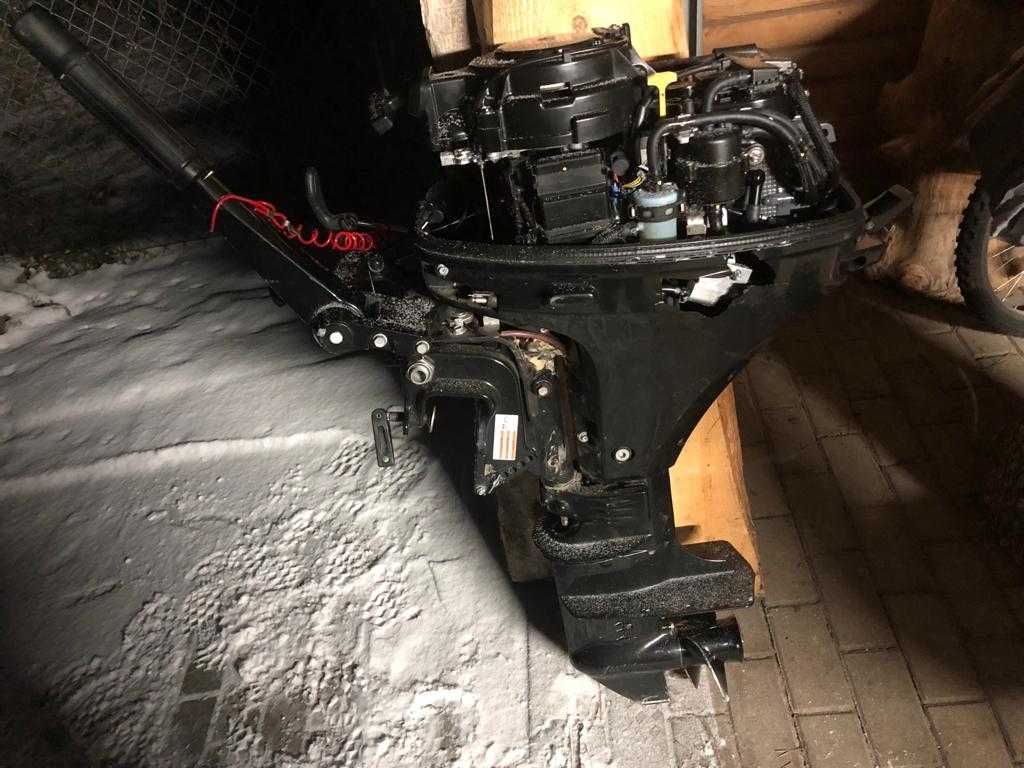 silnik zaburtowy (podobny ale nie honda yamaha mercury) suzuki 20KM