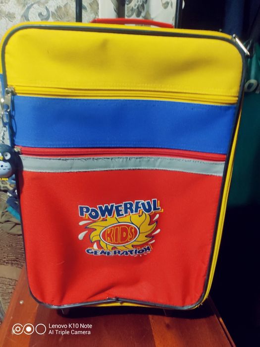 Чемодан з ручкою