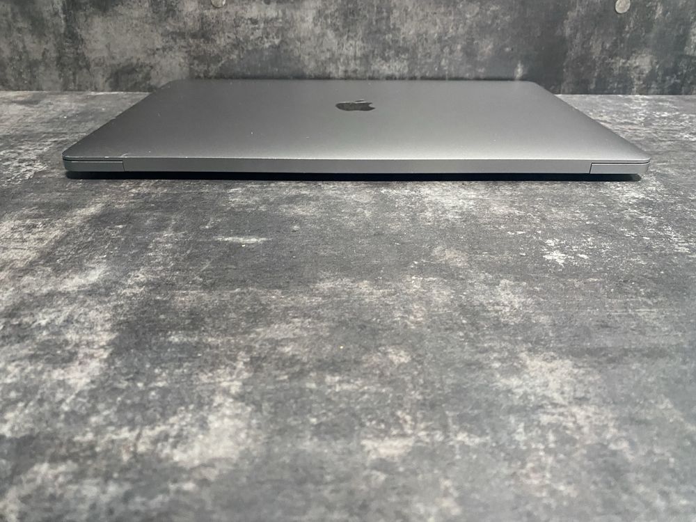 MacBook Pro 16” A2141 i9-9980H 8яд 32RAM 500SSD Pro 5300 4Gb як новий