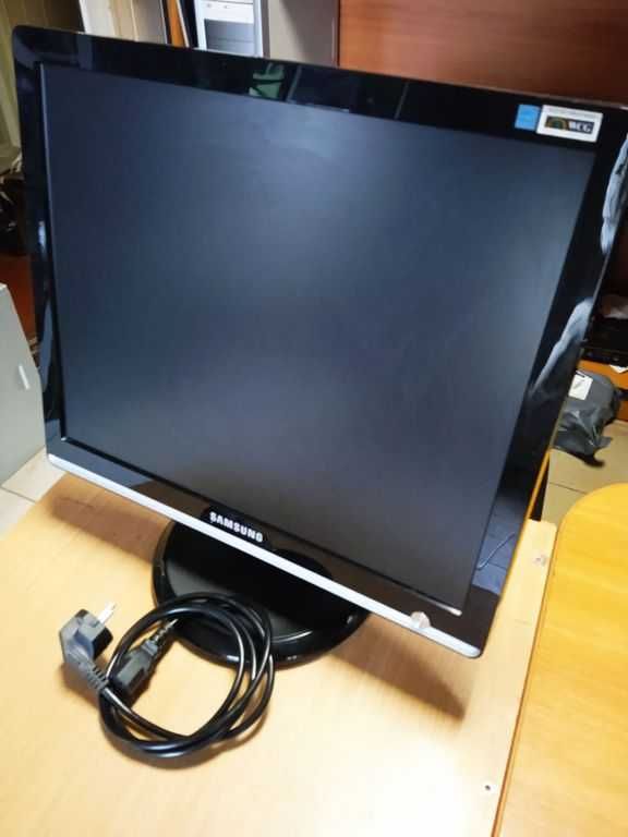 Samsung "SyncMaster 931c" рабочий монитор 19".