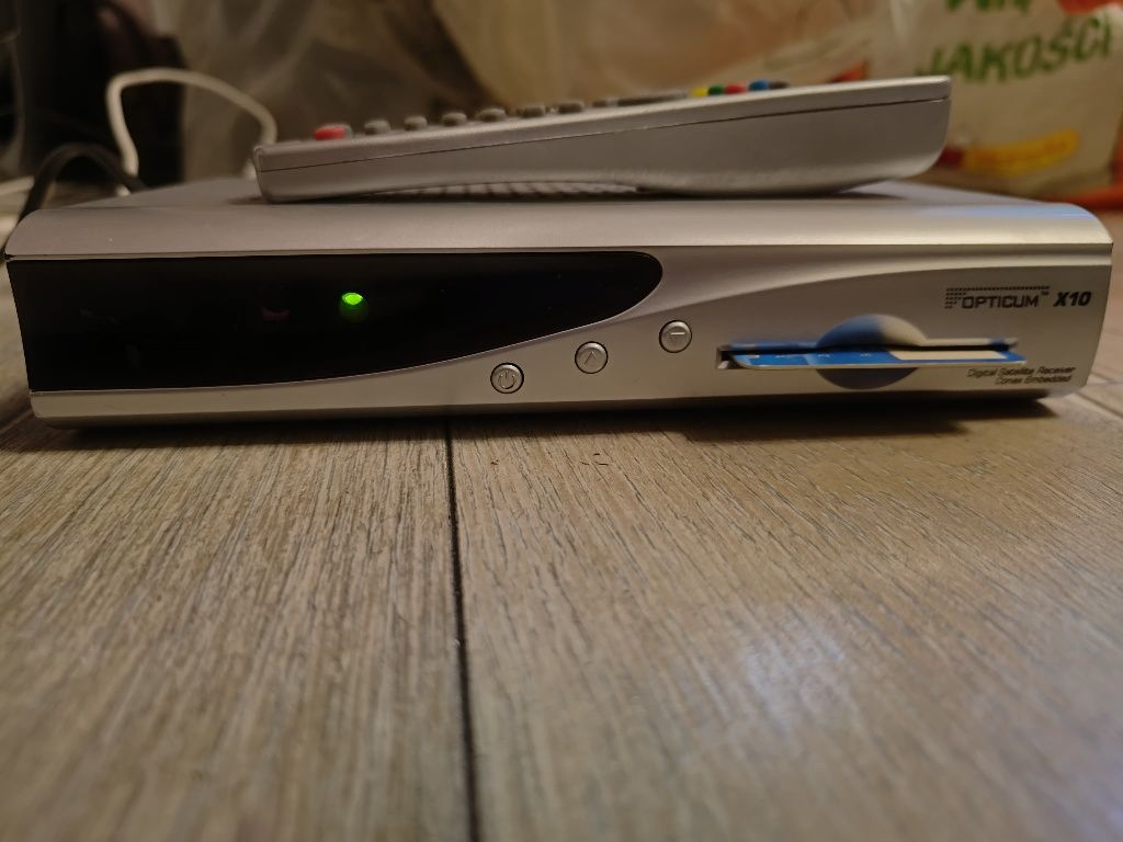 tuner satelitarny Opticum X10. Telewizja na karte