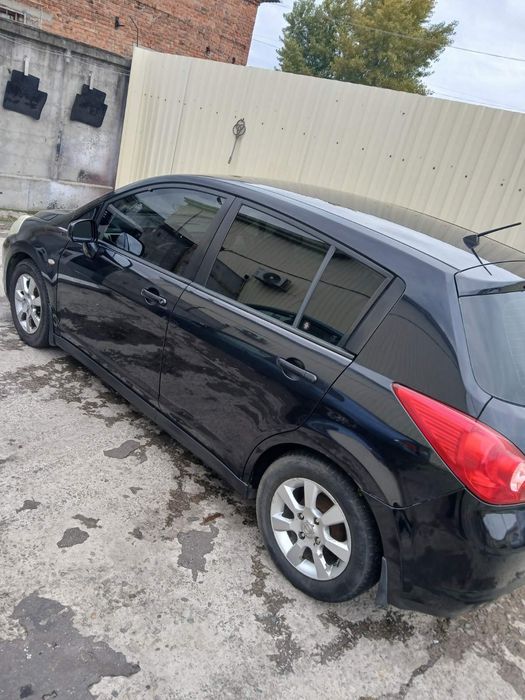 Nissan Tiida 2008, гарний стан