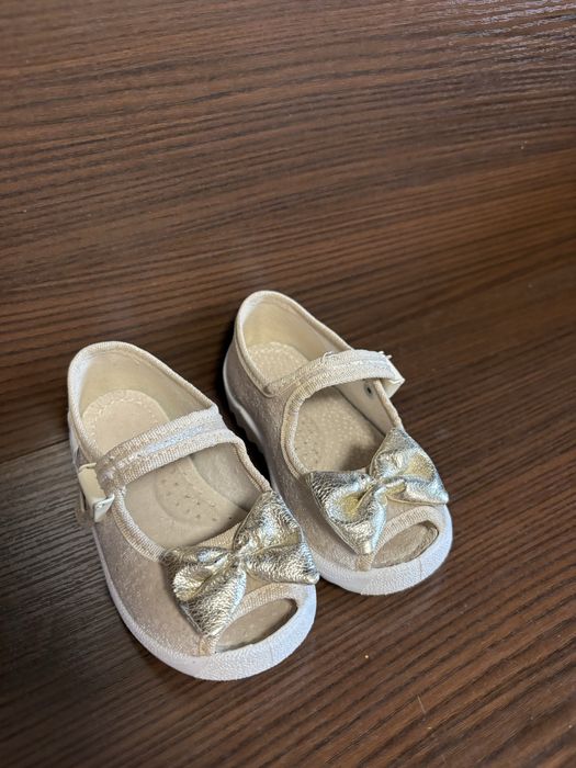 Босоніжки для дівчинки