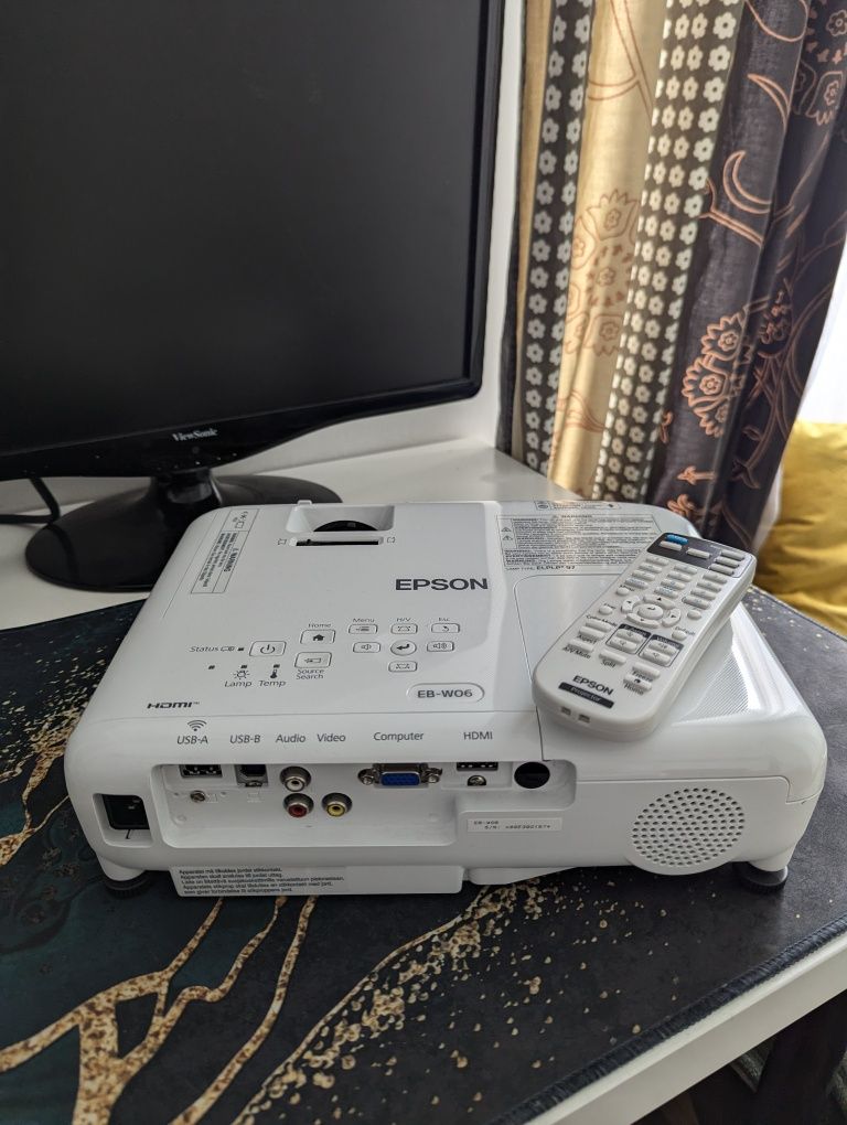 Projektor Epson EB-W06 + Ekran Gratis