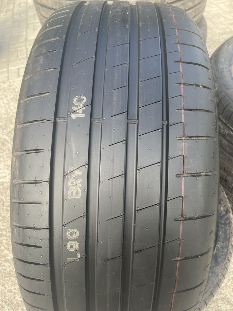 Шины летние 275/35/23 Pirelli Pzero Е