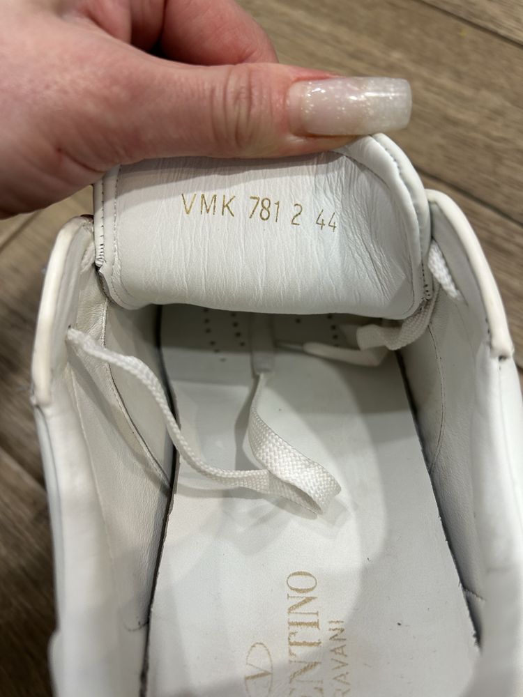 Онигінальні кросівки Valentino