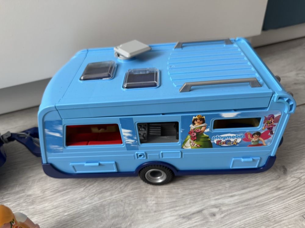 Playmobil auto pickup z przyczepą kempingową 9592