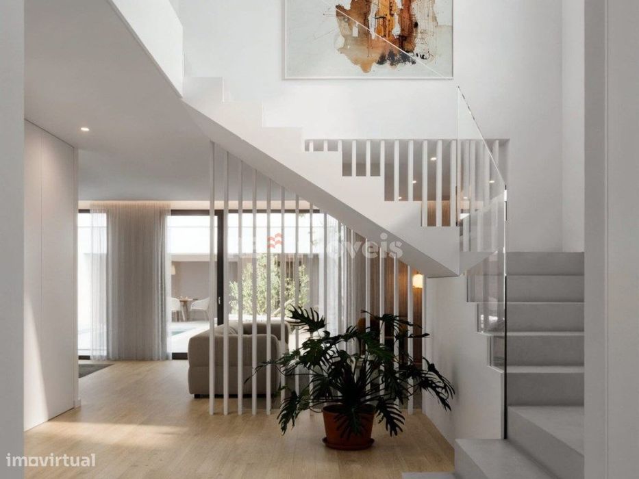 Moradia T4 em construção com Garagem, Anexo e Churrasqueira, na Urb...