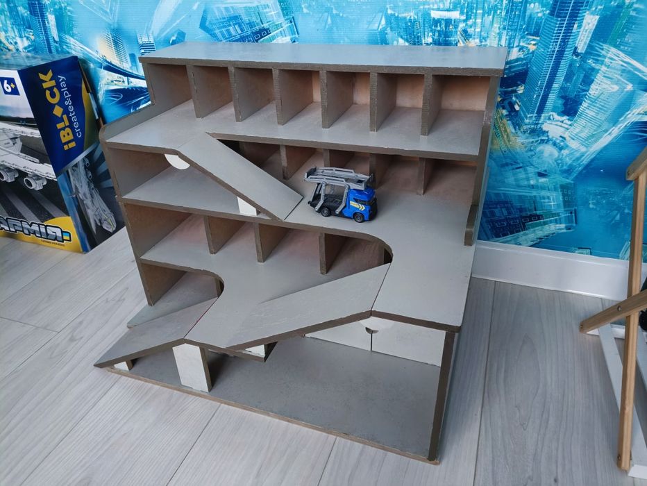 Продам парковку гараж МДФ 10 мм для машинок.