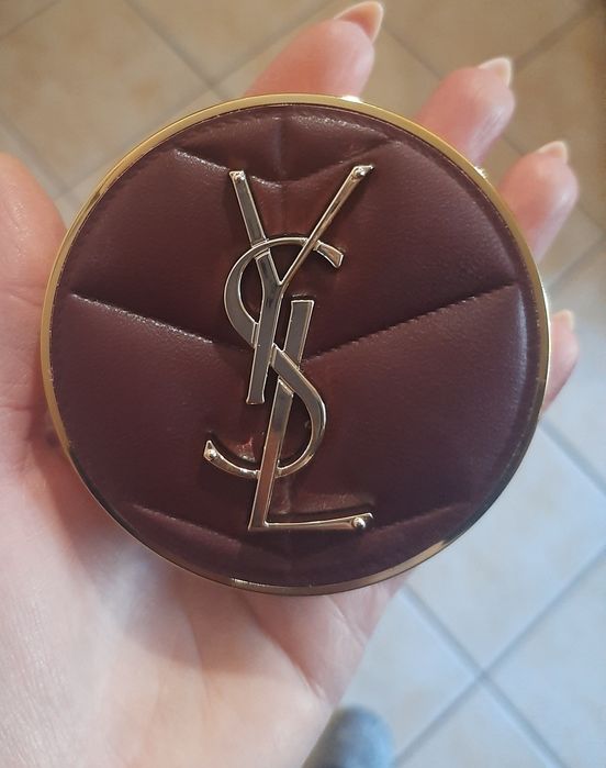 Кушон Yves Saint Laurent