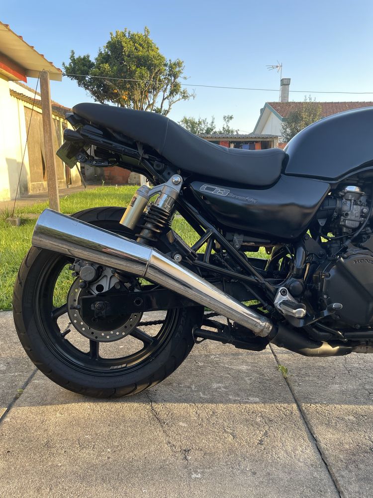 Honda CB750 Seven Fifty RC42