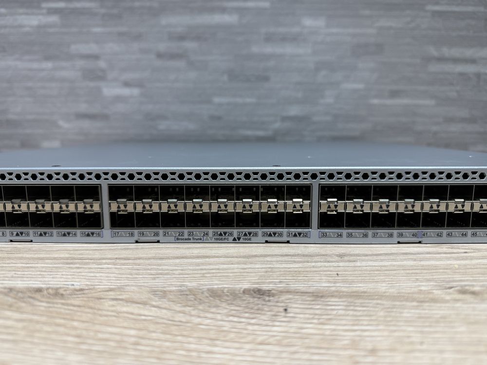 Brocade VDX 6740-64-F високопродуктивний комутатор рівня Layer 2/3