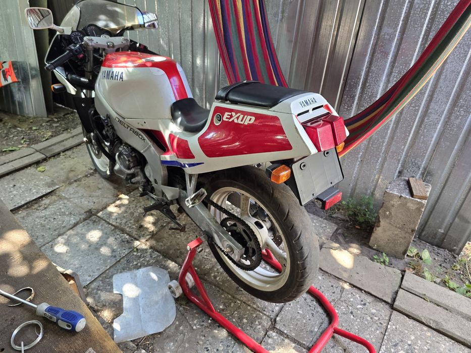 Мотороцикл Yamaha FZR 250-II