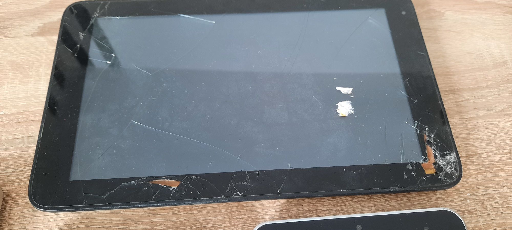 Tablety różnych firm .uszkodzone
