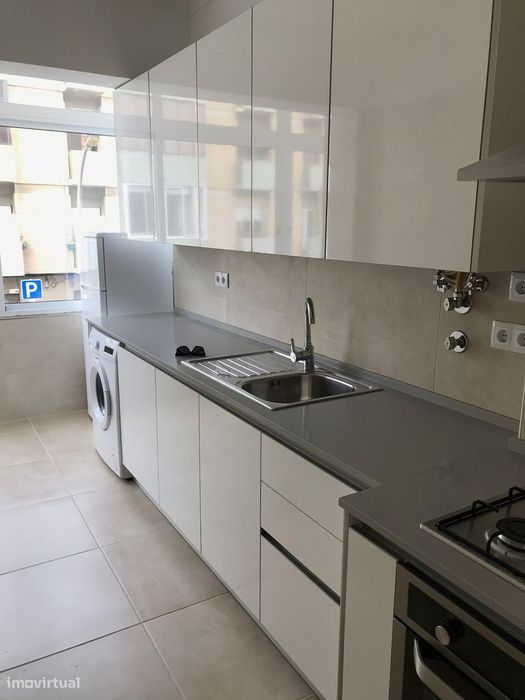 Arrendo Apartamento T2  1º andar Remodelado - Barreiro
