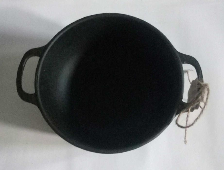 Кастрюля чугунная с крышкой
