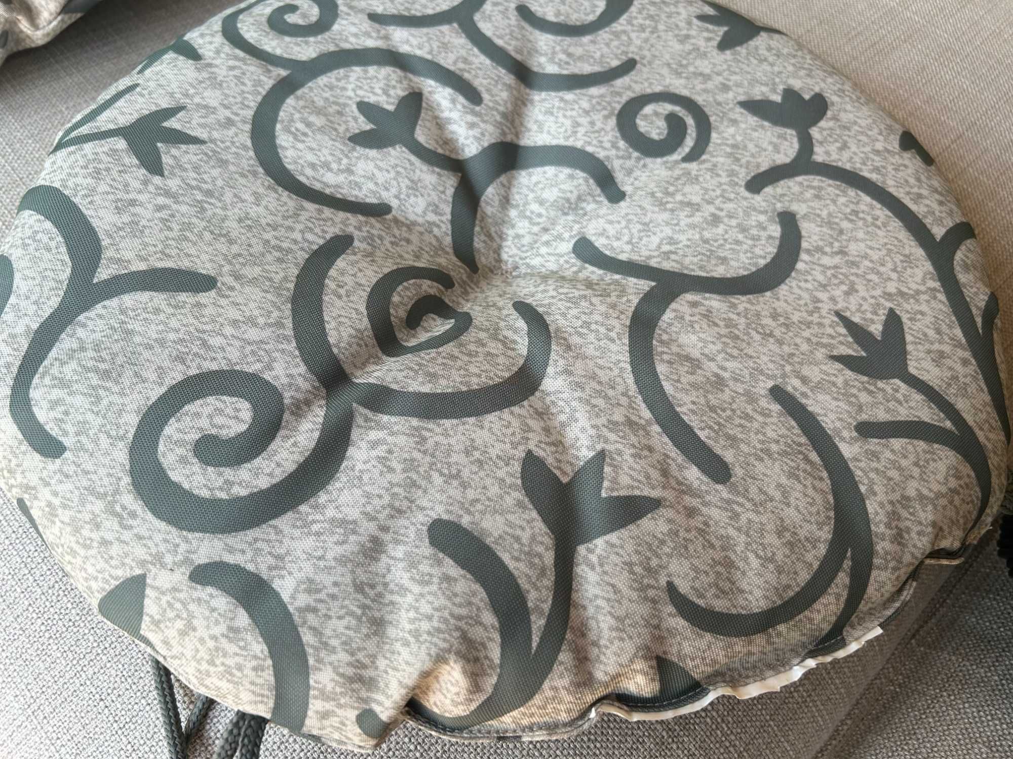 4 almofadas para cadeira, Cesto e cabides Ikea de bambu/plástico preto