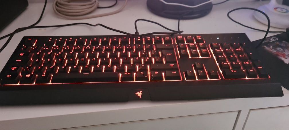 Torre HP Pavilion, teclado, ecrã e rato